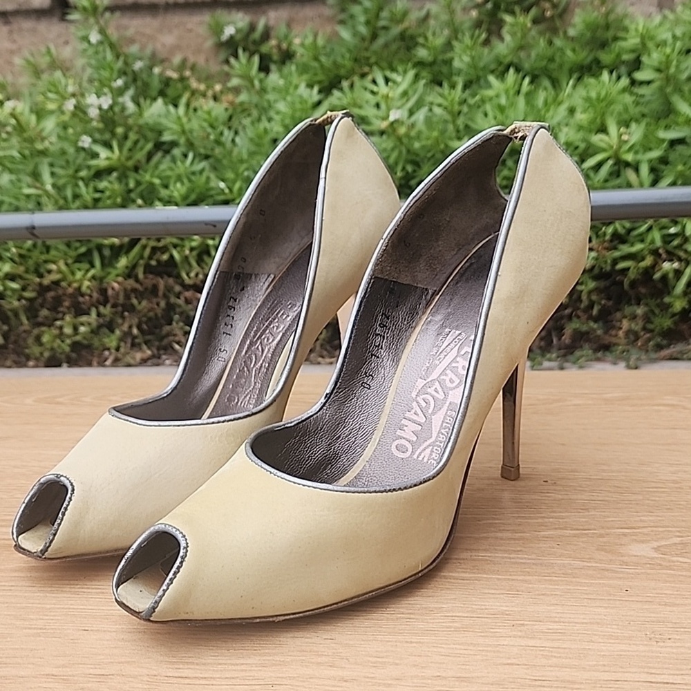 SALVATORE FERRAGAMO suede peep toe heels Size 6